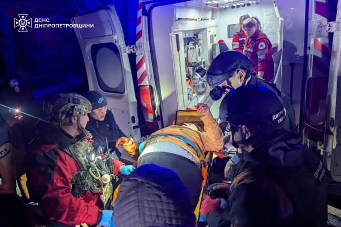 Російські війська вдарили ракетою по готелю в Кривому Розі: є загиблі та постраждалі