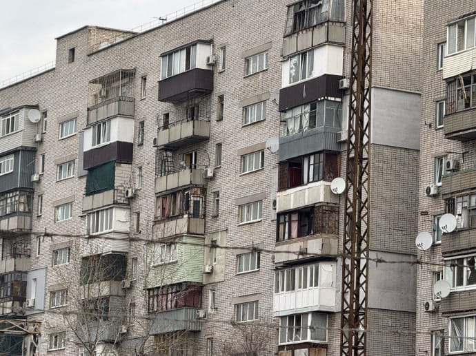 Атака дронів: у Дніпрі пошкоджено інфраструктурний об&rsquo;єкт, 2 поранених, потяги їдуть з затримкою&nbsp;