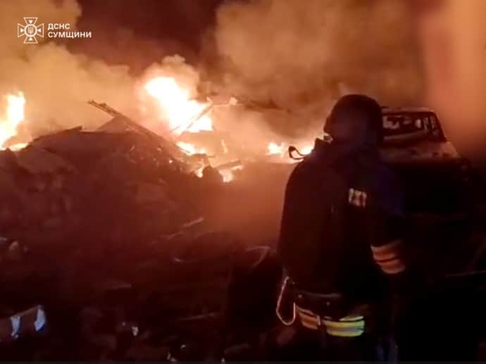 Атака дронів: на Київщині пошкоджено житло, на Харківщині &ndash; склади і техніку, на Сумщині вирувала пожежа