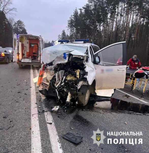Під Києвом сталась масштабна ДТП: троє потерпілих