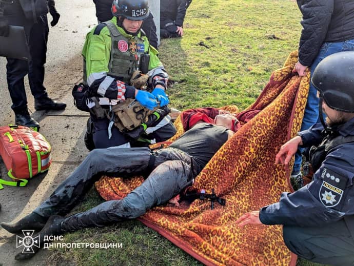Росіяни повторно вдарили по Кривому Рогу, коли рятувальники ліквідовували наслідки першої атаки