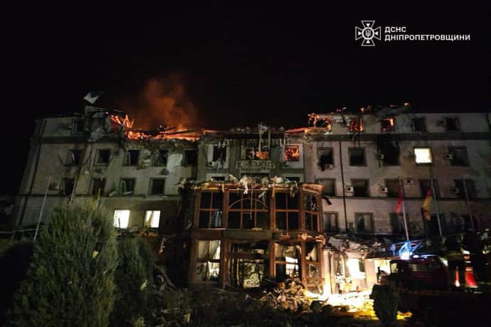 Російські війська вдарили ракетою по готелю в Кривому Розі: є загиблі та постраждалі