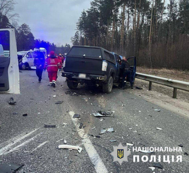 Під Києвом сталась масштабна ДТП: троє потерпілих