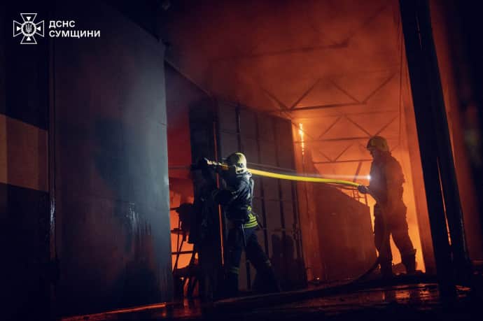 Росіяни влучили по складах у Сумах: вирувала пожежа &nbsp;