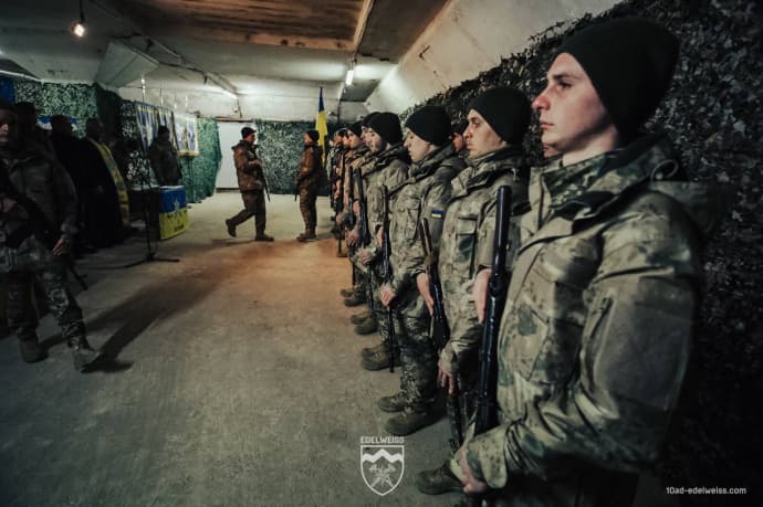 Перші добровольці за програмою "18-24" склали присягу