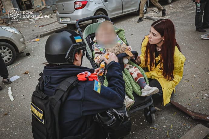 Росіяни атакували Харків балістикою: загинув чоловік, постраждали більше 100 людей