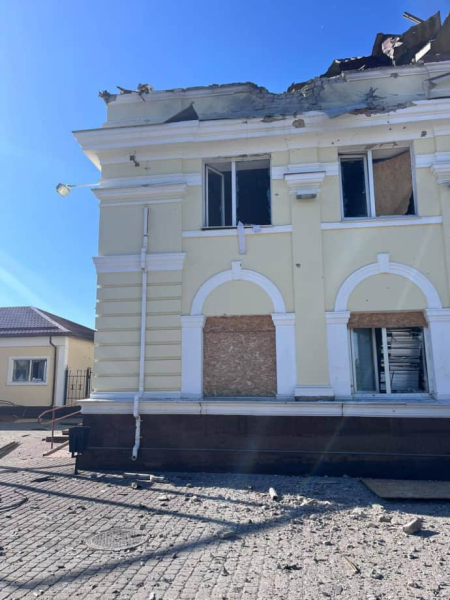 Росія обстріляла залізничний вокзал Херсона, є руйнування 