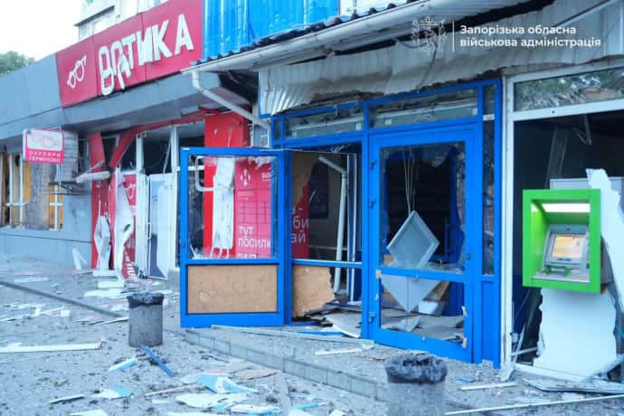 Запоріжжя атакували 14 "Шахедів": поранені двоє поліцейських та жінка