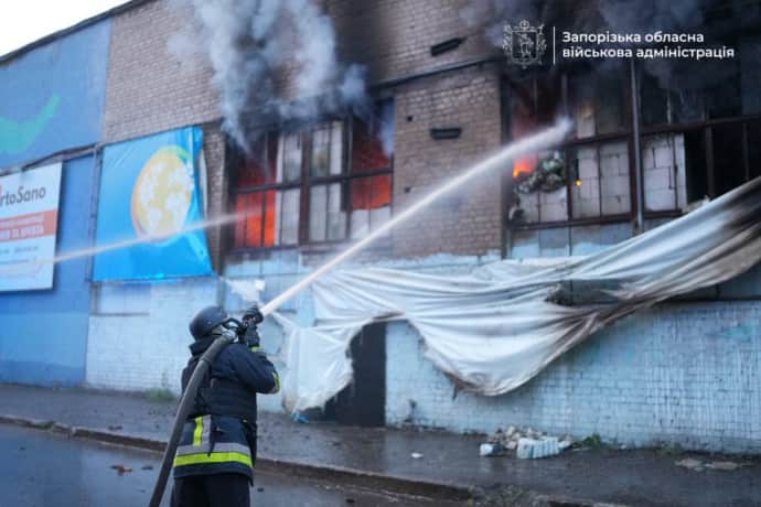 Запоріжжя атакували 14 "Шахедів": поранені двоє поліцейських та жінка
