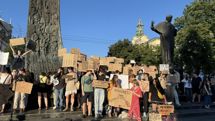 У Києві та Львові почались акції проти законопроєкту щодо НАБУ та САП