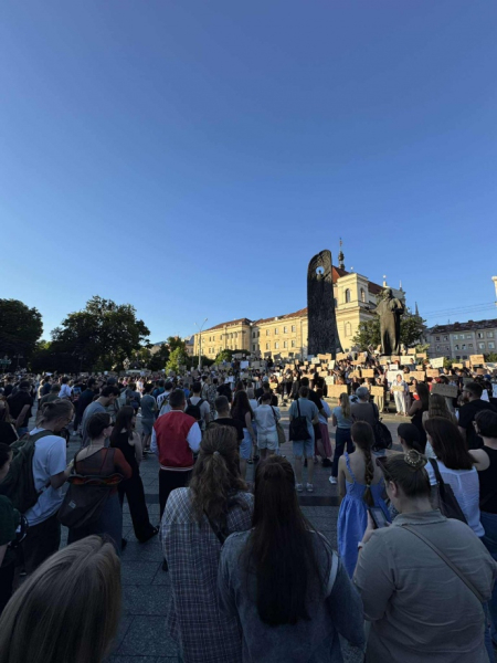У Києві та Львові почались акції проти законопроєкту щодо НАБУ та САП