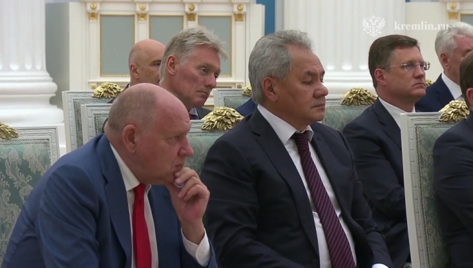 Путін зібрав всю свою верхівку розказати про мирні переговори