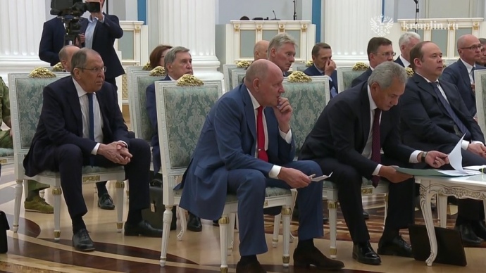 Путін зібрав всю свою верхівку розказати про мирні переговори
